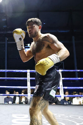 TITOLO MONDIALE PESI MEDI E ITALIANO PESI MOSCA