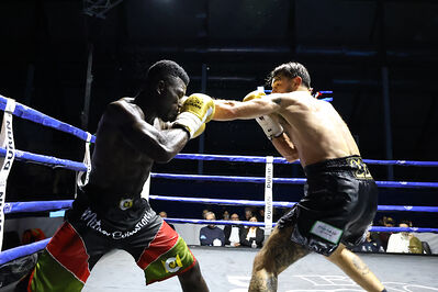 TITOLO MONDIALE PESI MEDI E ITALIANO PESI MOSCA