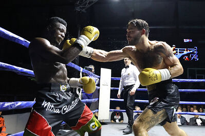 TITOLO MONDIALE PESI MEDI E ITALIANO PESI MOSCA