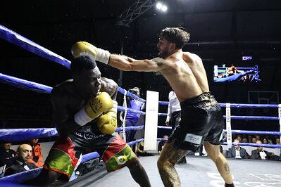 TITOLO MONDIALE PESI MEDI E ITALIANO PESI MOSCA