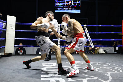 TITOLO MONDIALE PESI MEDI E ITALIANO PESI MOSCA