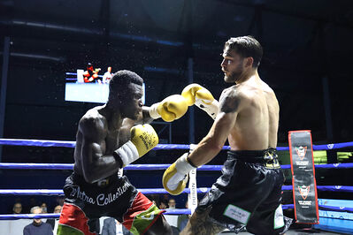 TITOLO MONDIALE PESI MEDI E ITALIANO PESI MOSCA