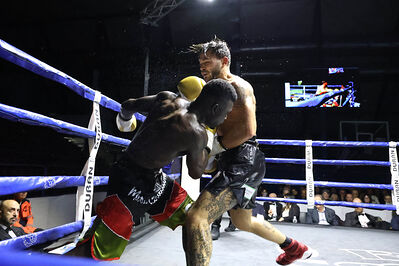 TITOLO MONDIALE PESI MEDI E ITALIANO PESI MOSCA