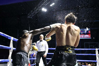 TITOLO MONDIALE PESI MEDI E ITALIANO PESI MOSCA