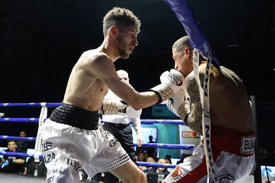 TITOLO MONDIALE PESI MEDI E ITALIANO PESI MOSCA