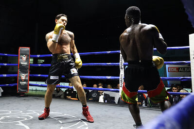 TITOLO MONDIALE PESI MEDI E ITALIANO PESI MOSCA