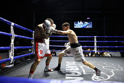 TITOLO MONDIALE PESI MEDI E ITALIANO PESI MOSCA