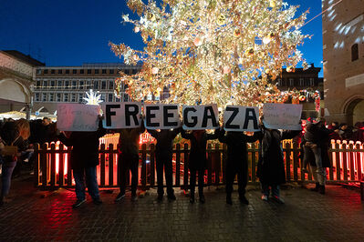 ACCENSIONE ALBERO DI NATALE FERRARA