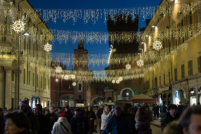 ACCENSIONE ALBERO DI NATALE FERRARA