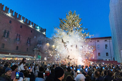ACCENSIONE ALBERO DI NATALE FERRARA