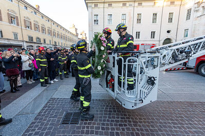 VIGILI DEL FUOCO DEPOSIZIONE CORONA ALLA MADONNA