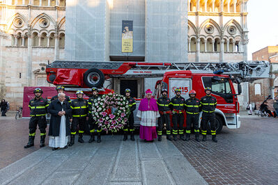 VIGILI DEL FUOCO DEPOSIZIONE CORONA ALLA MADONNA