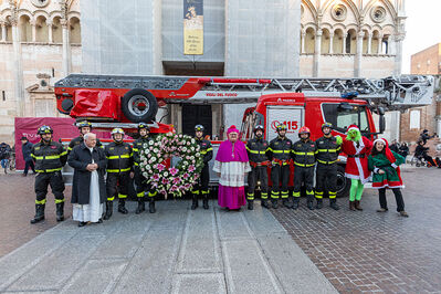 VIGILI DEL FUOCO DEPOSIZIONE CORONA ALLA MADONNA