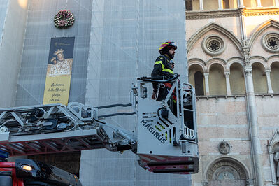 VIGILI DEL FUOCO DEPOSIZIONE CORONA ALLA MADONNA