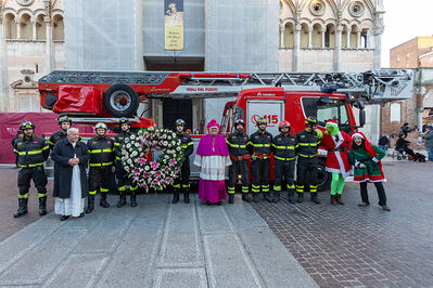 VIGILI DEL FUOCO DEPOSIZIONE CORONA ALLA MADONNA