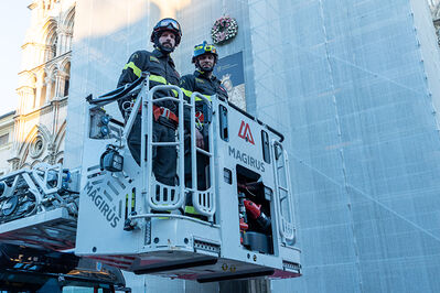 VIGILI DEL FUOCO DEPOSIZIONE CORONA ALLA MADONNA