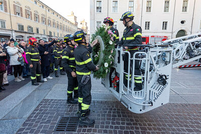 VIGILI DEL FUOCO DEPOSIZIONE CORONA ALLA MADONNA