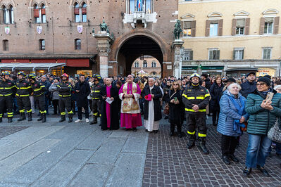 VIGILI DEL FUOCO DEPOSIZIONE CORONA ALLA MADONNA