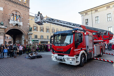 VIGILI DEL FUOCO DEPOSIZIONE CORONA ALLA MADONNA