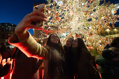 ACCENSIONE ALBERO DI NATALE FERRARA