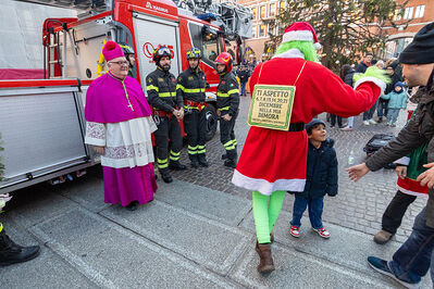 VIGILI DEL FUOCO DEPOSIZIONE CORONA ALLA MADONNA