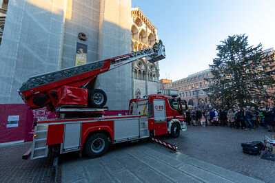 VIGILI DEL FUOCO DEPOSIZIONE CORONA ALLA MADONNA