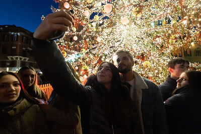 ACCENSIONE ALBERO DI NATALE FERRARA