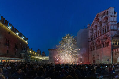 ACCENSIONE ALBERO DI NATALE FERRARA