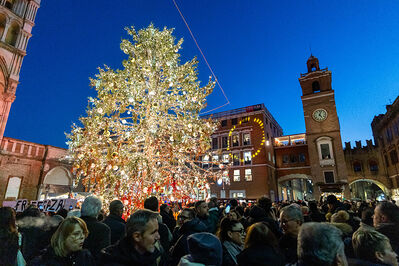 ACCENSIONE ALBERO DI NATALE FERRARA