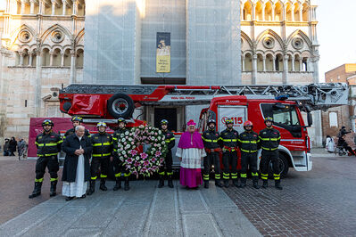 VIGILI DEL FUOCO DEPOSIZIONE CORONA ALLA MADONNA