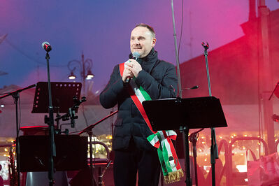ACCENSIONE ALBERO DI NATALE FERRARA