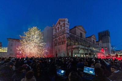 ACCENSIONE ALBERO DI NATALE FERRARA