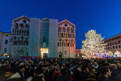 ACCENSIONE ALBERO DI NATALE FERRARA