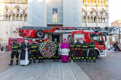 VIGILI DEL FUOCO DEPOSIZIONE CORONA ALLA MADONNA