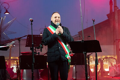ACCENSIONE ALBERO DI NATALE FERRARA