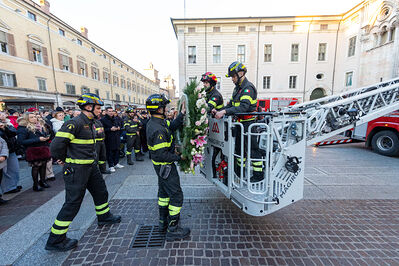 VIGILI DEL FUOCO DEPOSIZIONE CORONA ALLA MADONNA