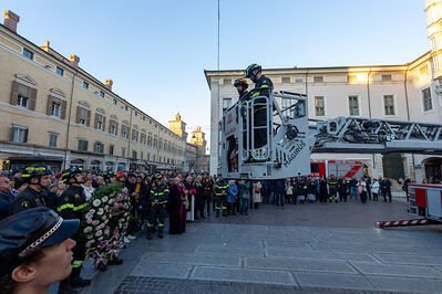 VIGILI DEL FUOCO DEPOSIZIONE CORONA ALLA MADONNA