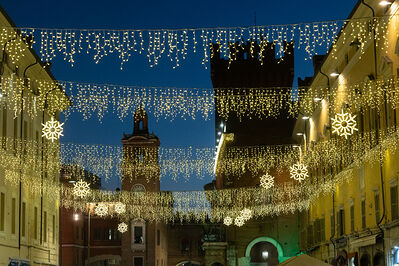 ACCENSIONE ALBERO DI NATALE FERRARA