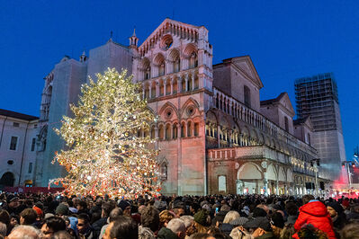 ACCENSIONE ALBERO DI NATALE FERRARA