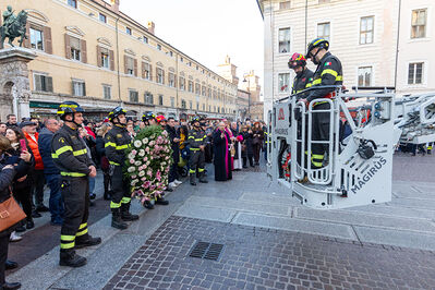 VIGILI DEL FUOCO DEPOSIZIONE CORONA ALLA MADONNA